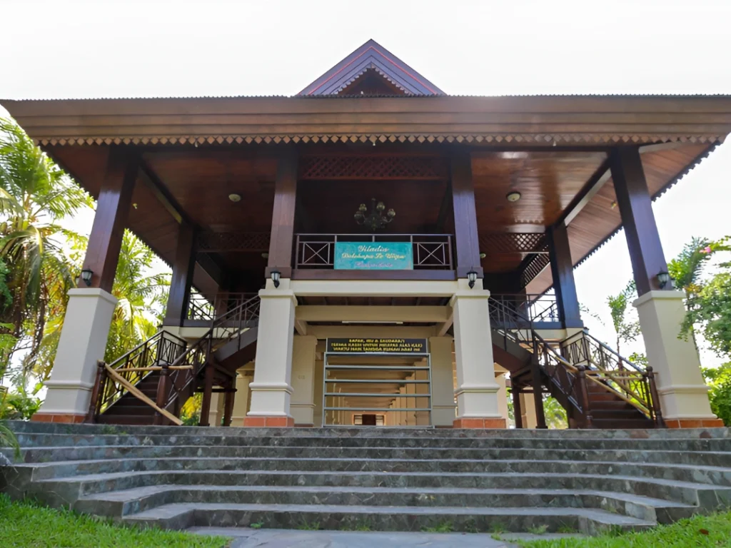 dulohupa - rumah adat gorontalo dengan filosofi dan sejarah