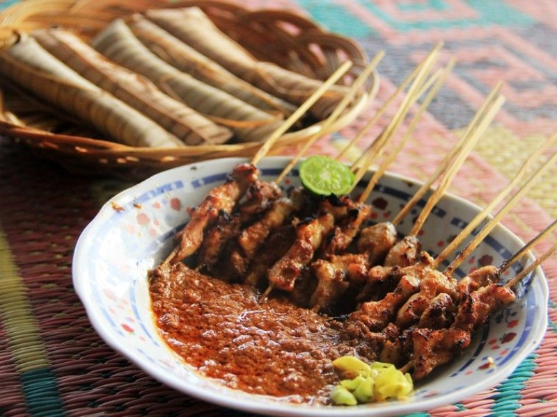 sate bulayak - kuliner khas lombok penuh rasa dan filosofi