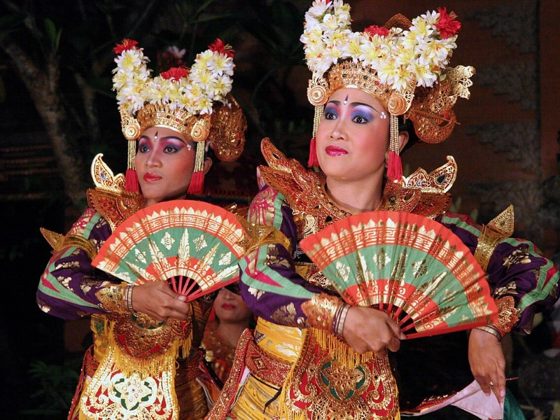 tari legong bali - keanggunan gerak dan warisan cerita klasik