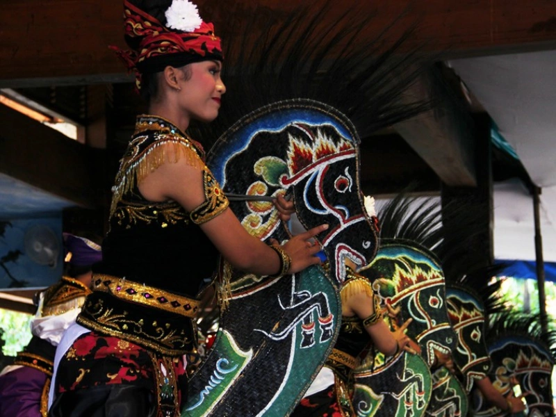 foto 2 - tari ambarang