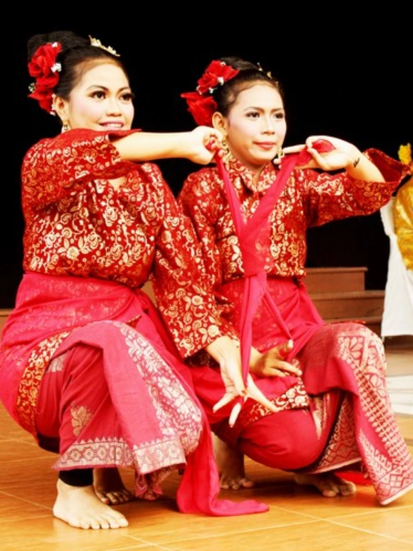 foto 4 - tari serampang dua belas