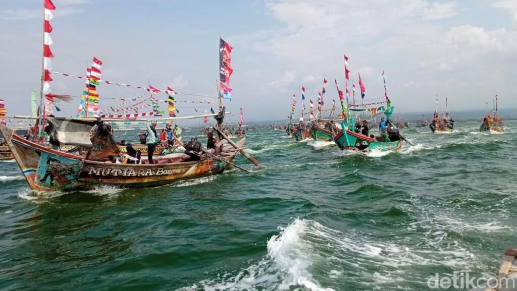 Sedekah Laut di Pantura Jabar