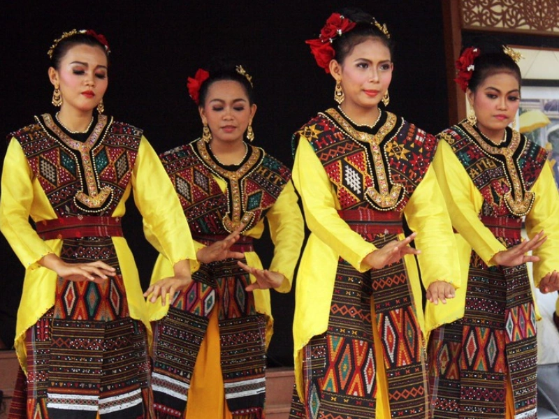 tari rondang bulan
