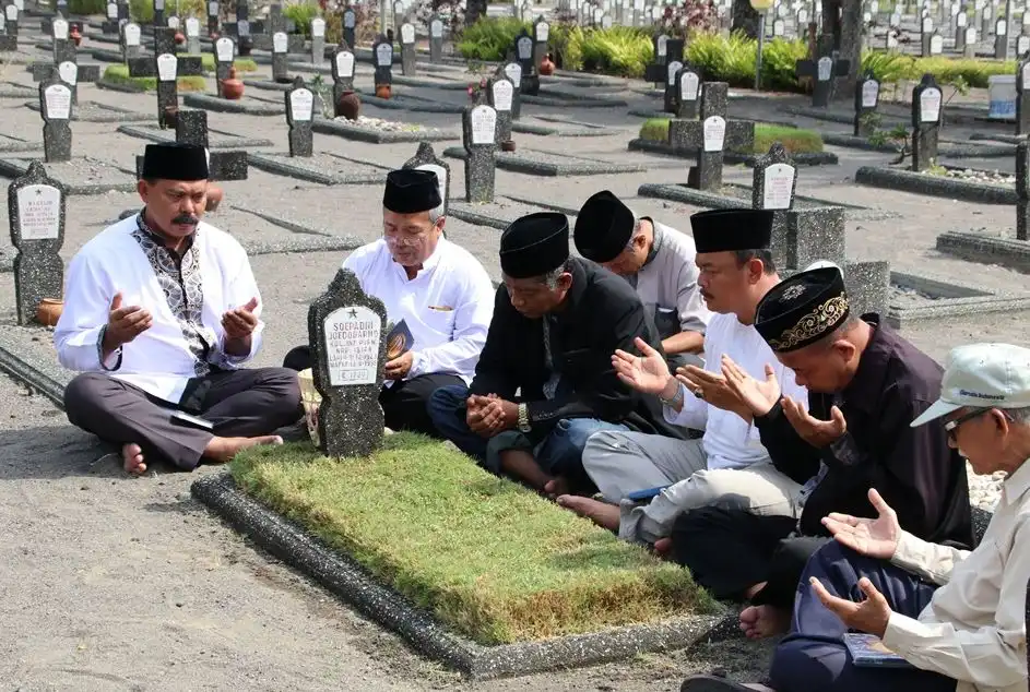 tradisi sunda ziarah kubur