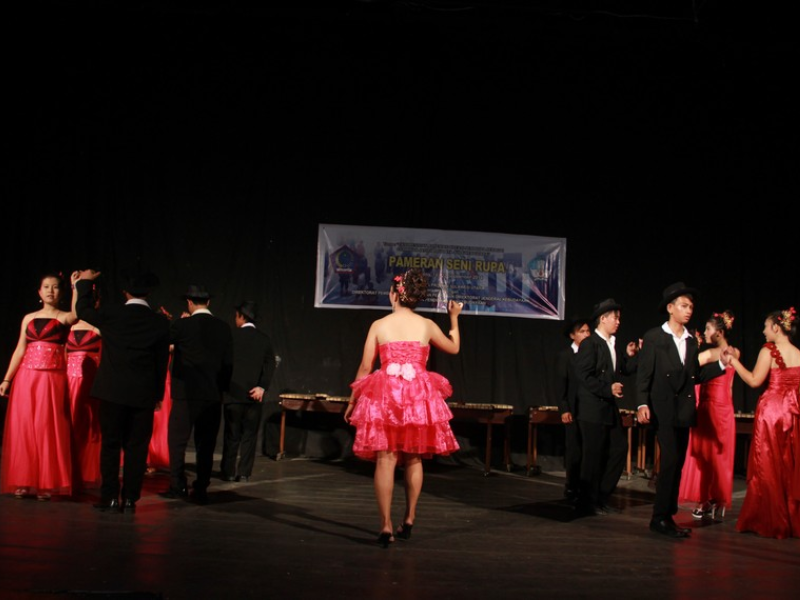 Tari Katrili Minahasa