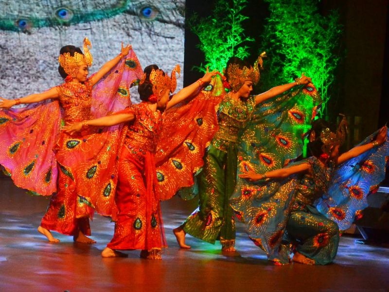 Tari Merak Jawa Barat