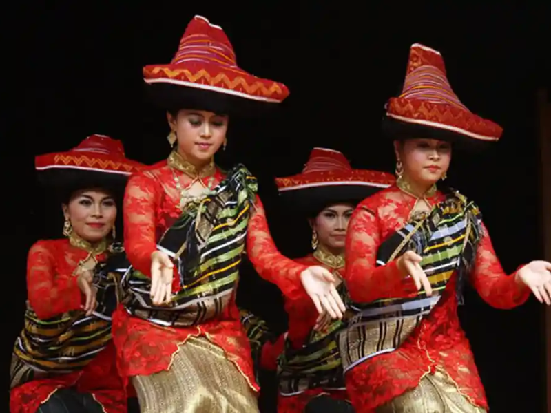 Tari Piso Surit Karo