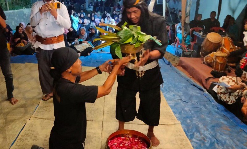 Di Balik Hajat Lembur, Ada Budaya Sunda yang Menolak Hidup Sendirian