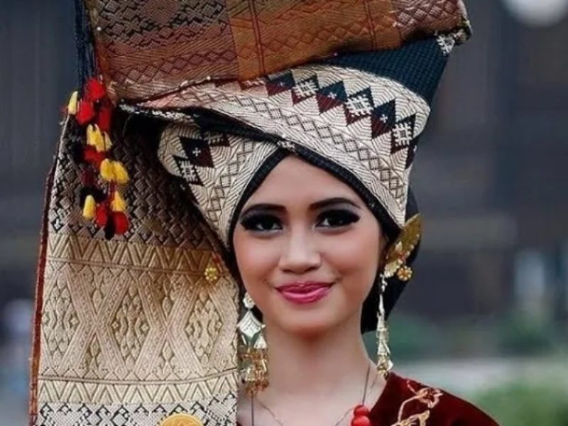 Pakaian Bundo Kanduang Adat
