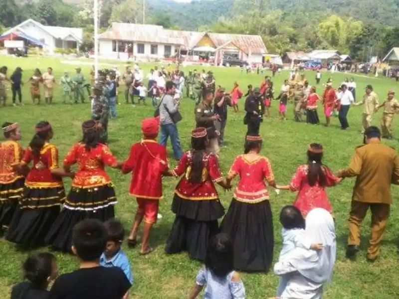 Tari Dero Sulawesi Tengah