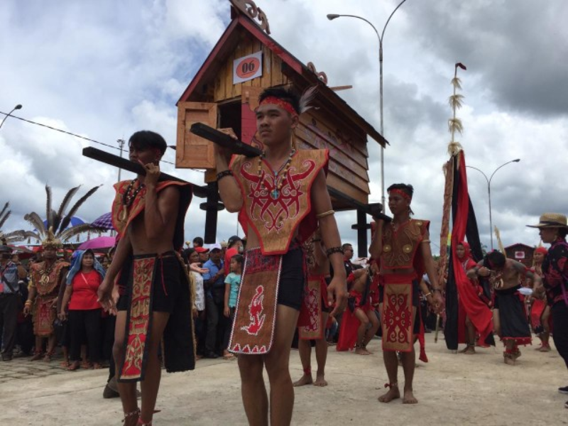 Tradisi Naik Dango Dayak