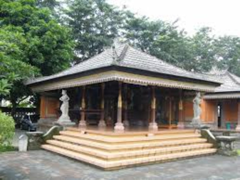 Rumah Bale Sakenem Bali