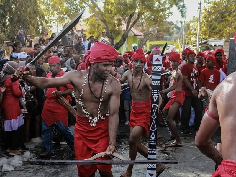 Tari Cakalele Maluku
