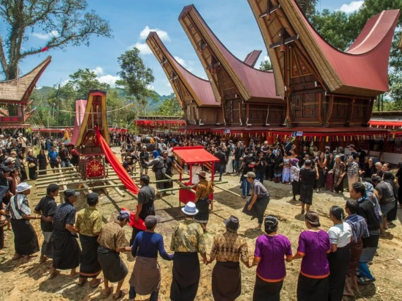 Tari Mabadong Toraja