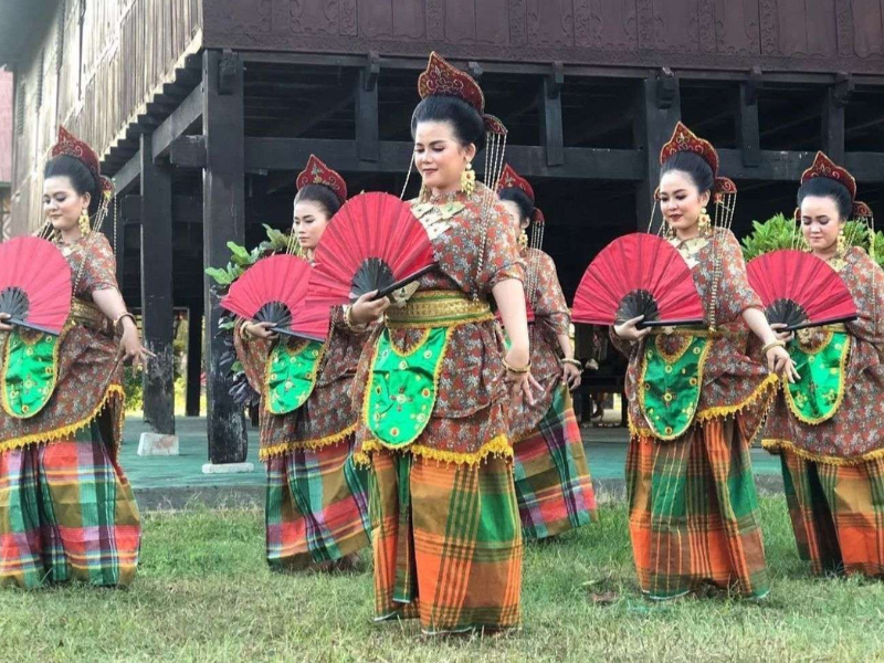 Tari Pajoge Bugis
