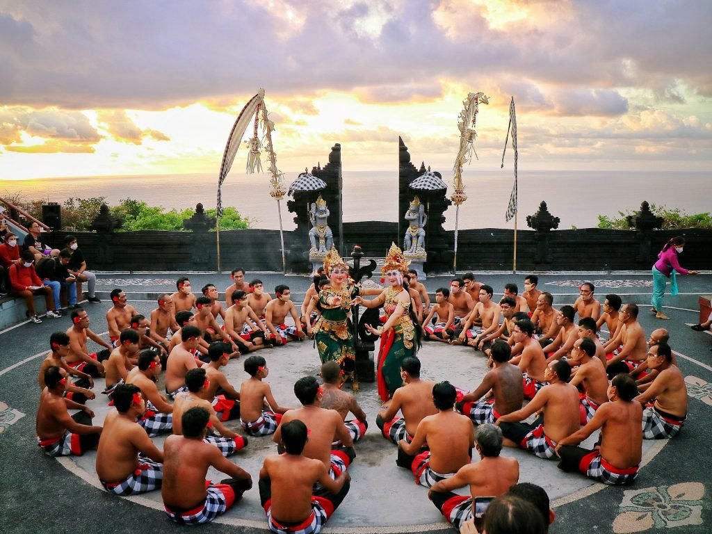 Tari Kecak: Pertunjukan Api yang Mendunia