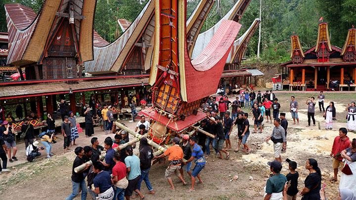 Rambu Solo Adalah Fakta Mengejutkan di Balik Pemakaman Mahal Toraja