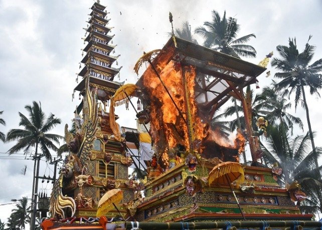 Ngaben Bali: Upacara Kremasi Paling Sakral di Dunia