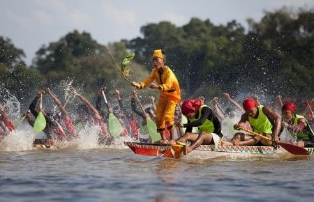 Tradisi Pacu Jalur di Riau yang Mendunia