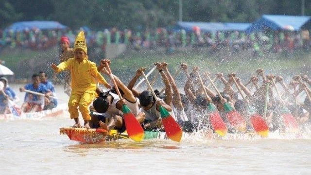 Tradisi Pacu Jalur di Riau yang Mendunia