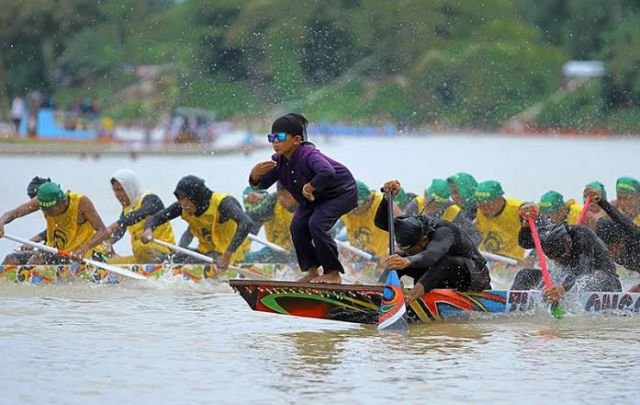 Tradisi Pacu Jalur di Riau yang Mendunia
