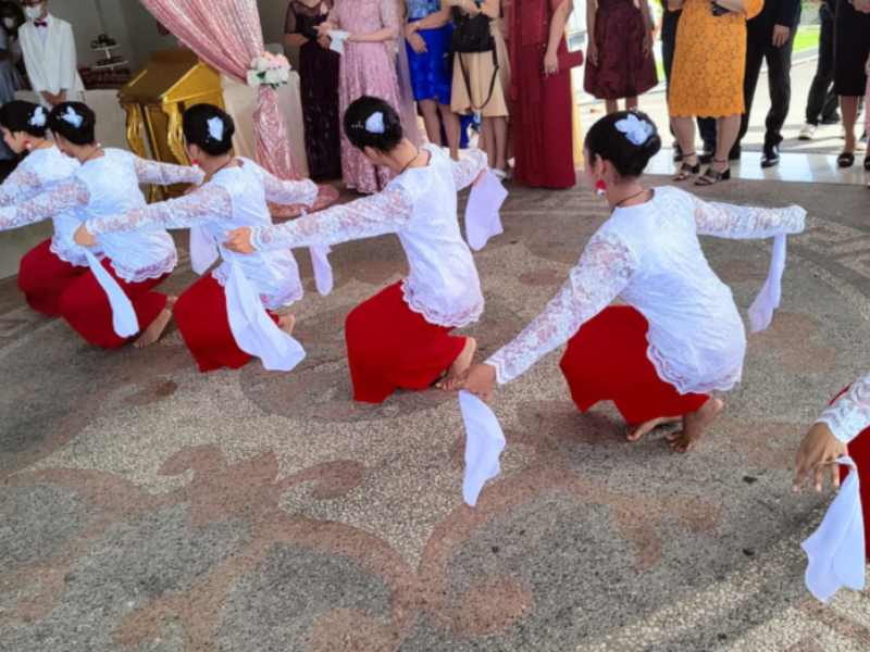 Tari Lenso Maluku Tradisional