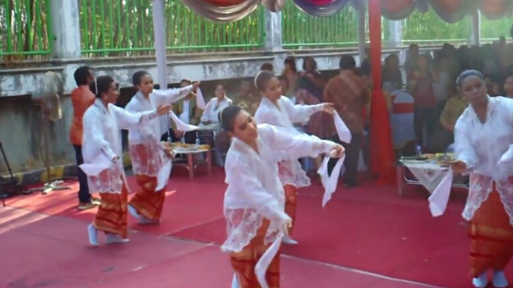 Tari Lenso