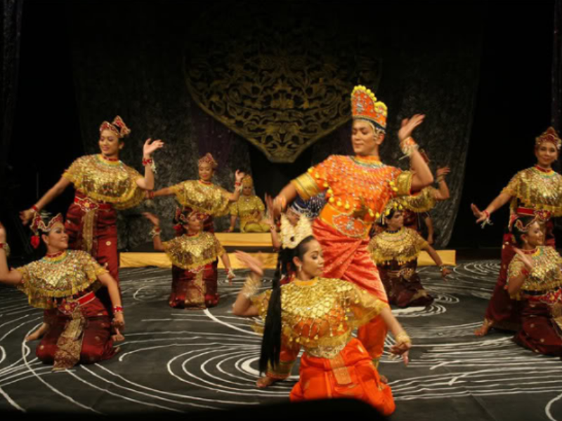 Tari Makyong Melayu Kepulauan Riau