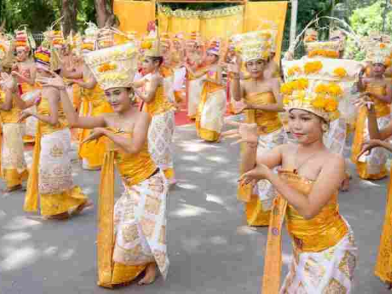 Tari Rejang Dewa Bali Sakral