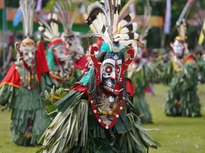 Tradisi Lom Plai Dayak Wehea