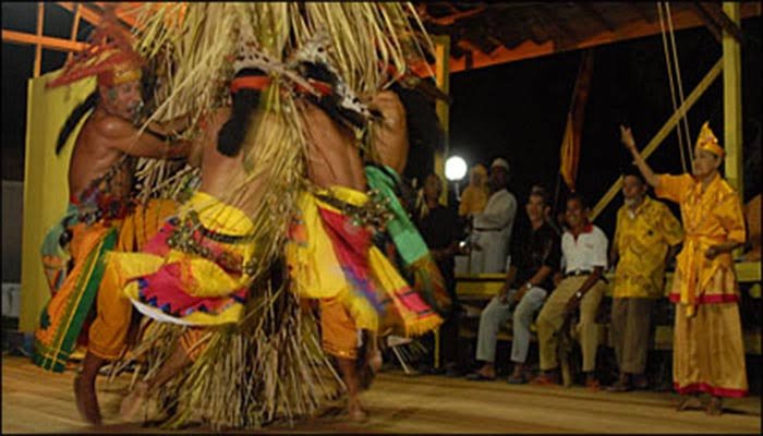 Ritual Belian Sentiu Dayak