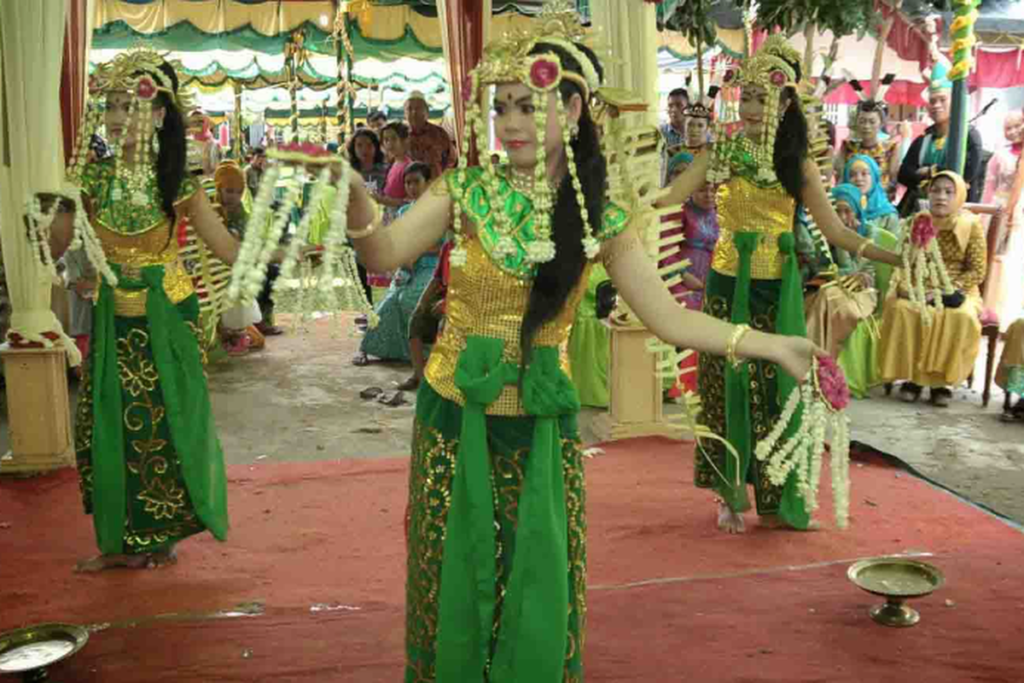Tari Baksa Kembang Banjar