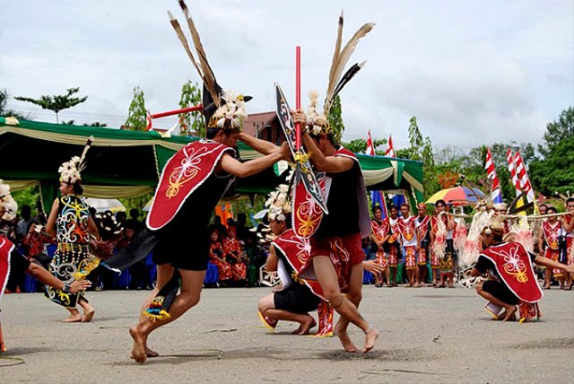 Tari Kancet Papatai Dayak