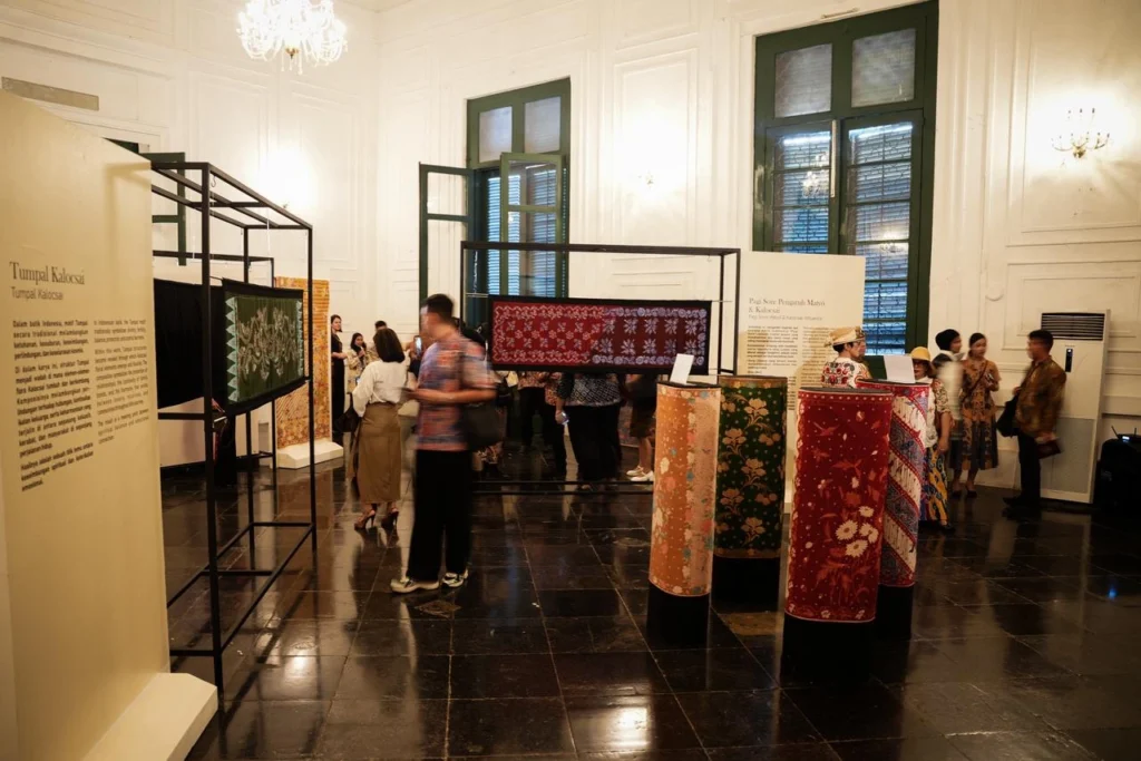 Pameran Threads of Wax