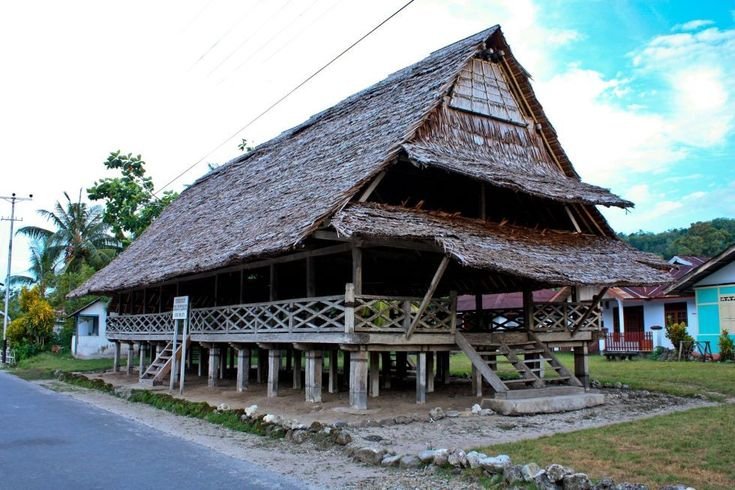3 Rahasia Rumah Baileo Maluku Pusat Adat yang Masih Sakral