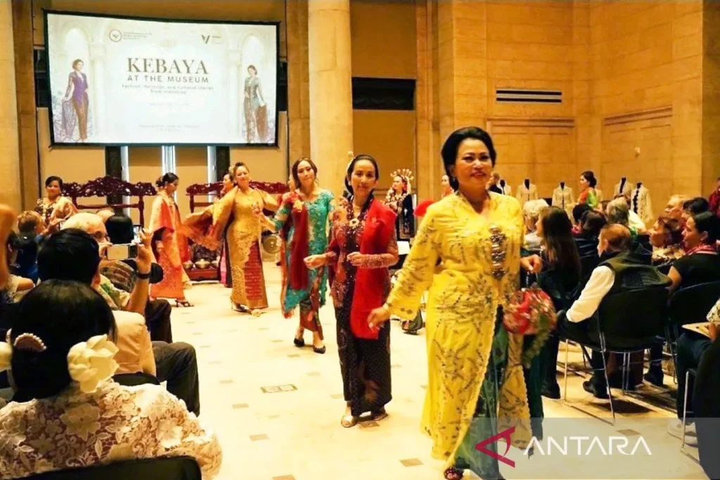kebaya indonesia