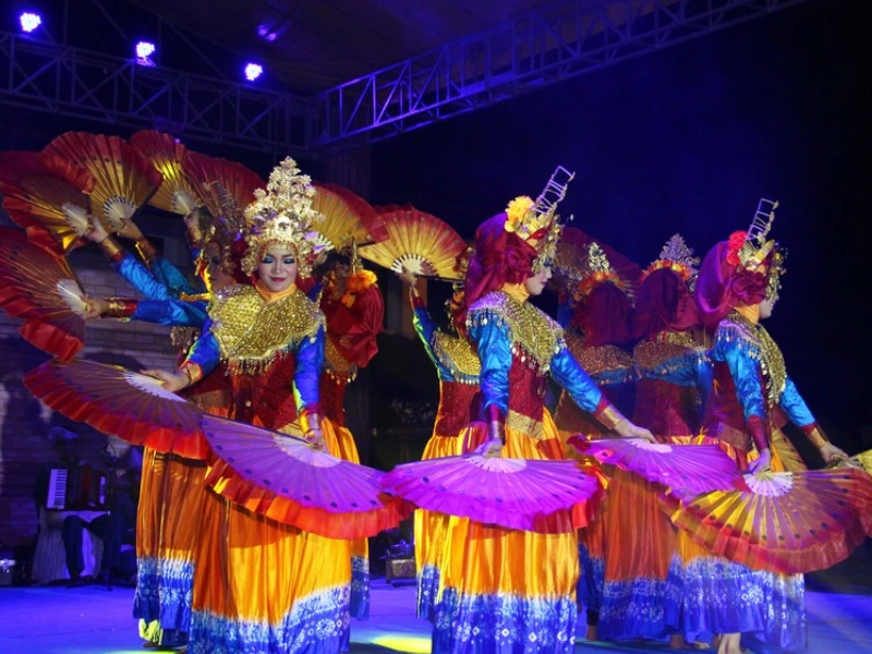 tari kipas serumpun