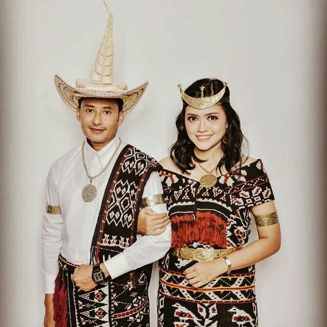 7 Fakta Mengejutkan Pakaian Adat Sumba di Balik Tenun Ikat
