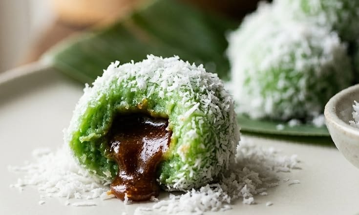 5 Fakta Mengejutkan di Balik Klepon Kuliner Dengan Ledakan Gula Merah