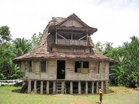 3 Hal Mengerikan dari Rumah Adat Nias
