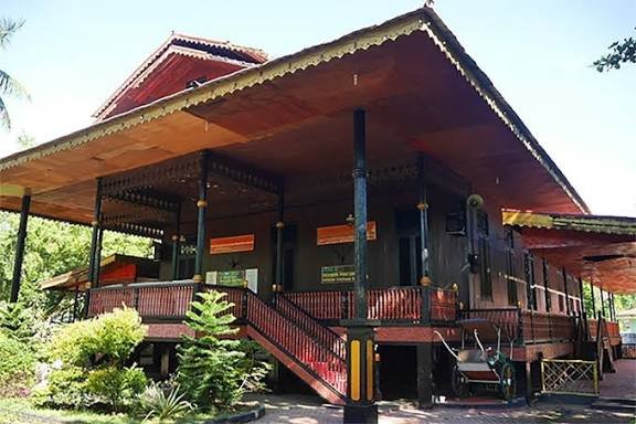 3 Fakta Mengejutkan Rumah Adat Gorontalo Simbol Kehormatan