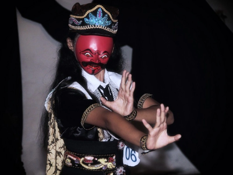 tari topeng temenggung