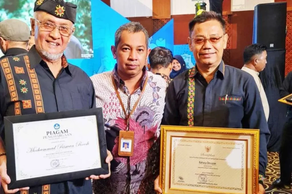 bahasa di pulau simeulue